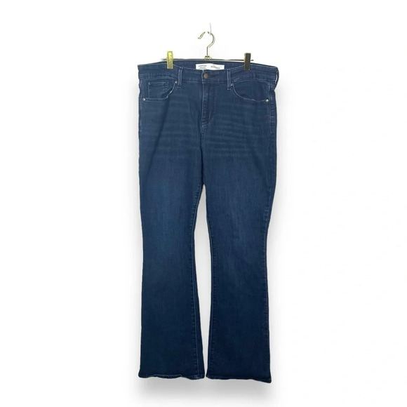 Signature by Levi’s Women’s Mid-Rise Classic Bootcut Jeans in Dark Wash Size 31 - Picture 7 of 17